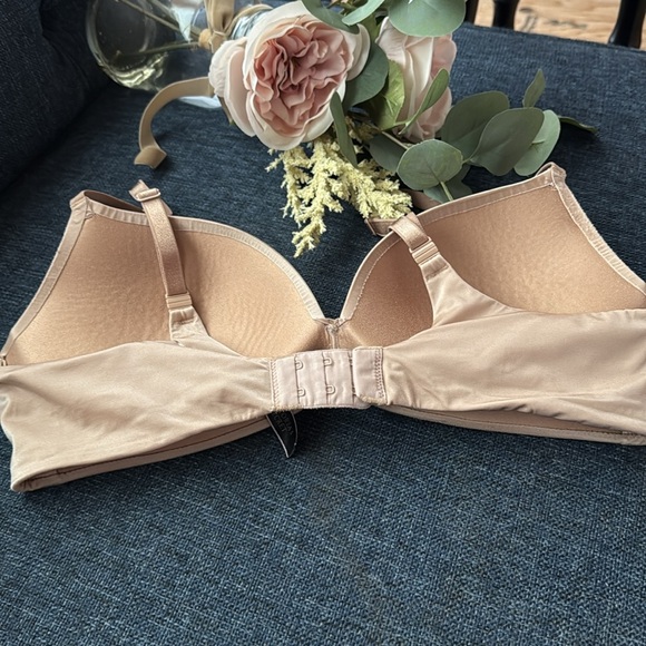 Victoria’s Secret Wireless Bra. Beige Color. 36C - Picture 7 of 8
